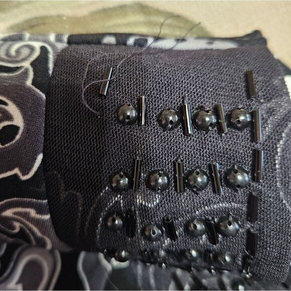 #185 APT 9 Black/White/Grey Paisley Design Beaded Neckline Tunic.sz. L - Picture 8 of 8
